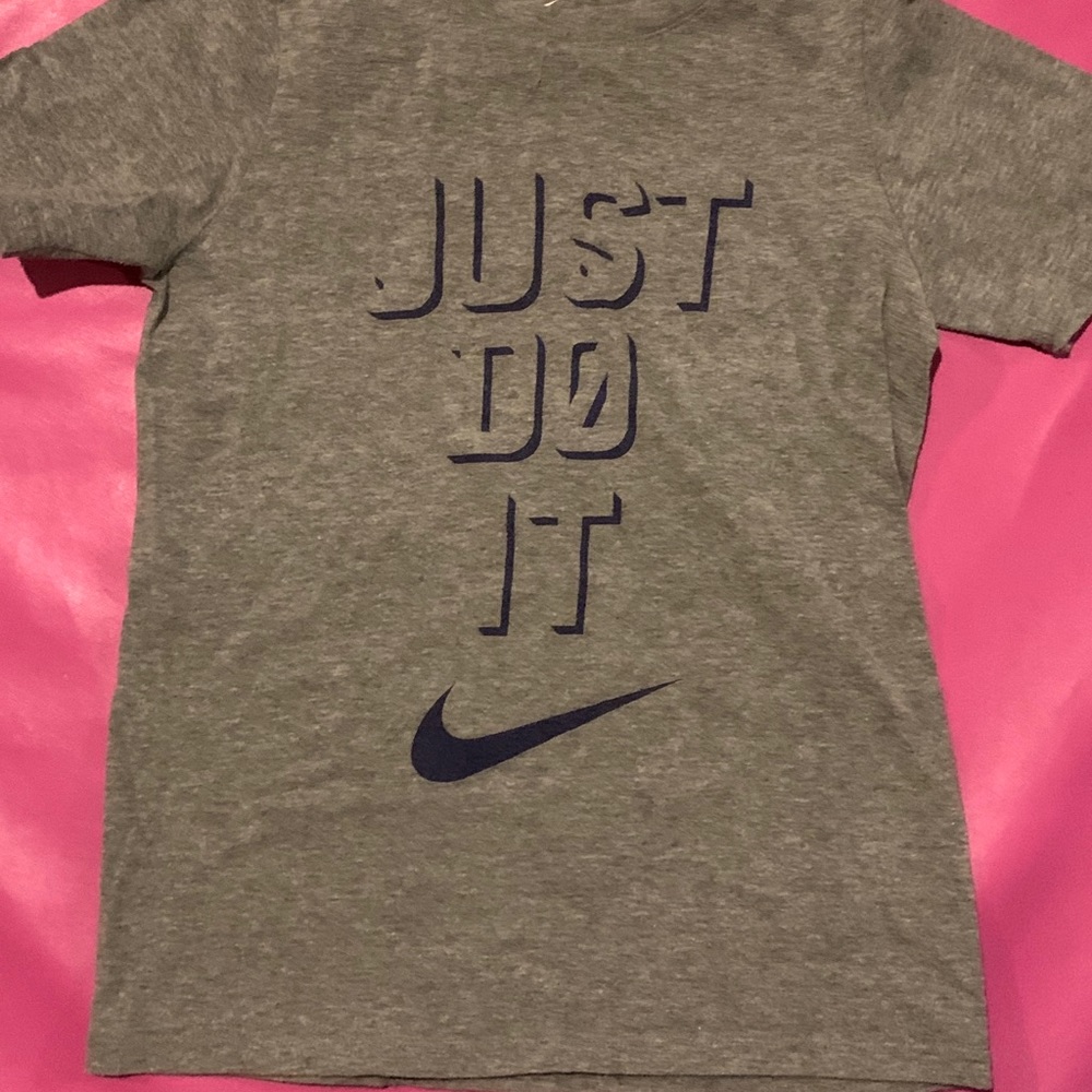 Nike short sleeve tee